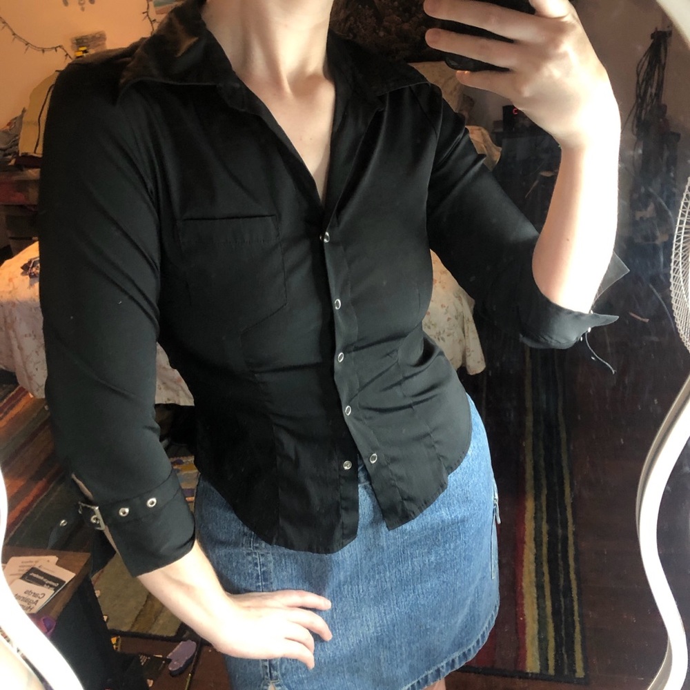 Black Outlook button up 3/4 sleeve grommet accents shirt